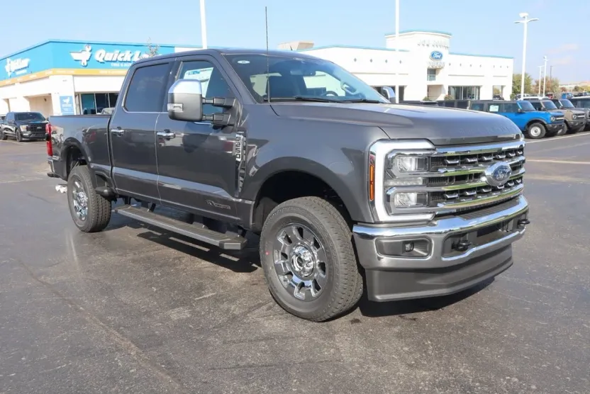 2026 Ford F-250 Lariat photo 1