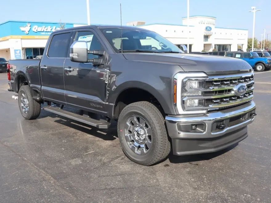 2026 Ford F-250 Lariat photo 1