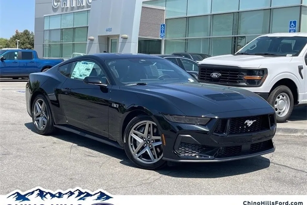 2025 Ford Mustang GT photo 1