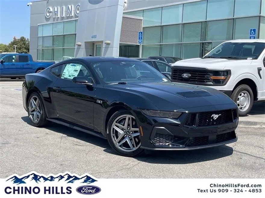 2025 Ford Mustang GT photo 1
