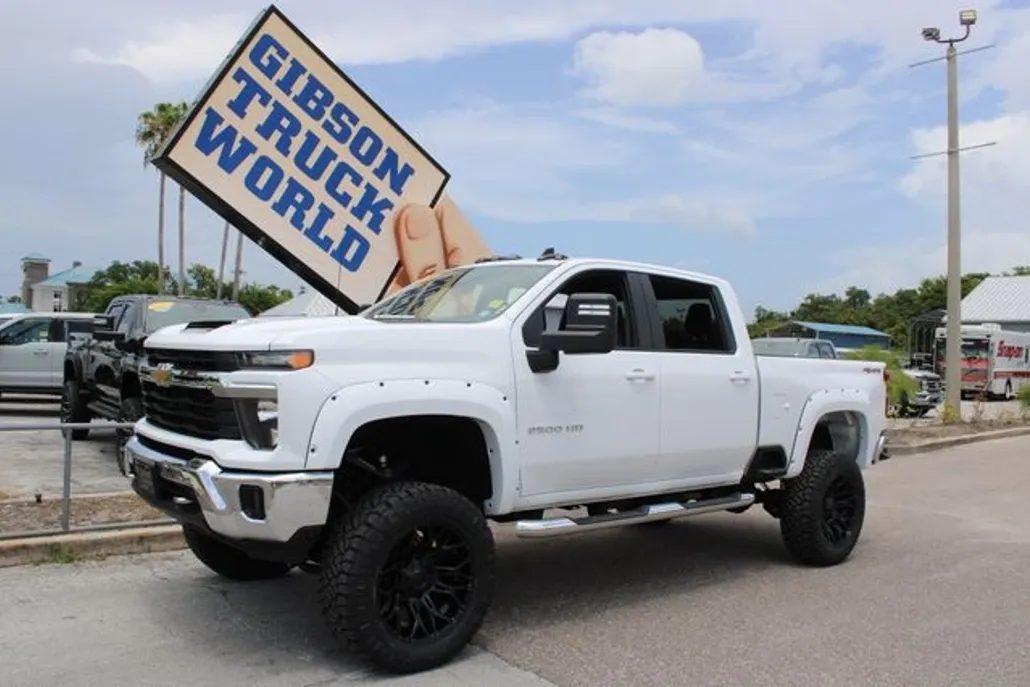2024 Chevrolet Silverado 2500HD LT photo 1