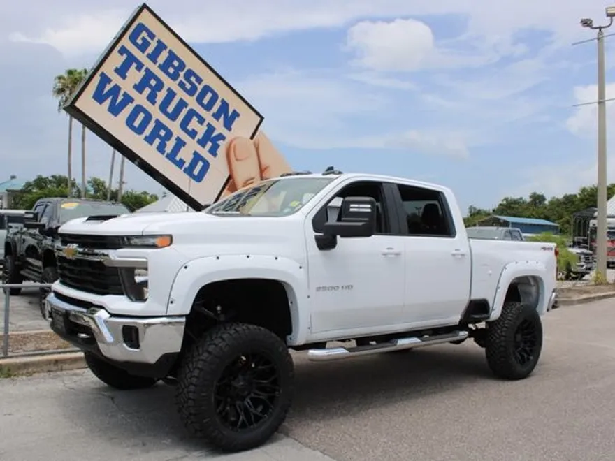 2024 Chevrolet Silverado 2500HD LT photo 1