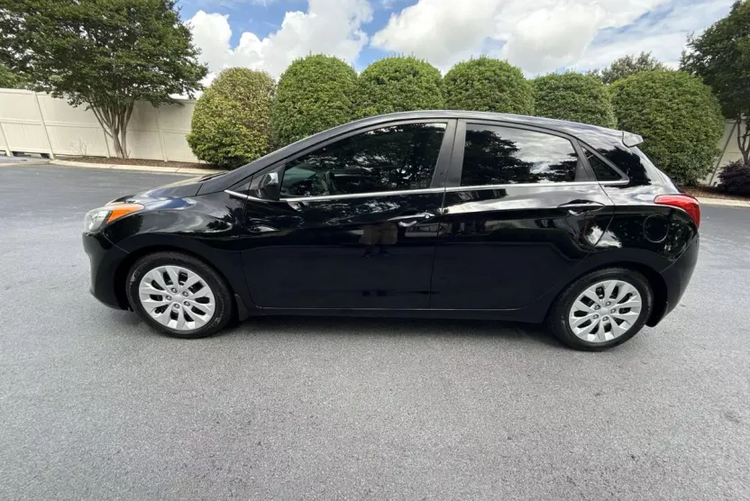 2016 Hyundai Elantra GT Base photo 1