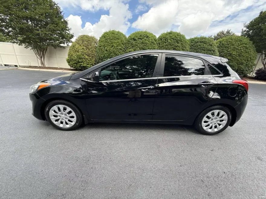 2016 Hyundai Elantra GT Base photo 1