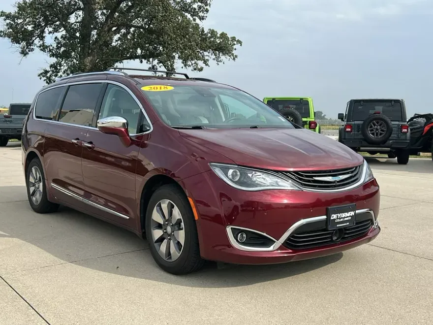 2018 Chrysler Pacifica Hybrid Limited photo 1