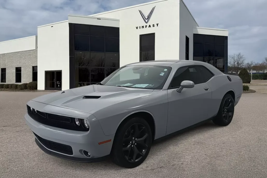 2020 Dodge Challenger SXT photo 1