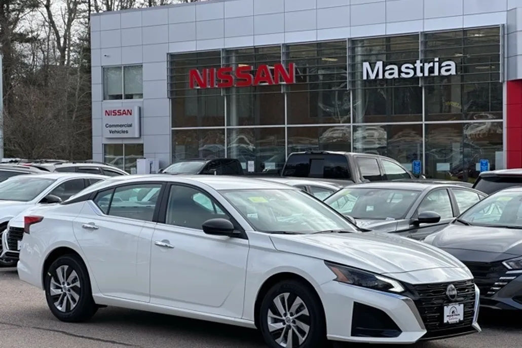 2025 Nissan Altima S photo 1