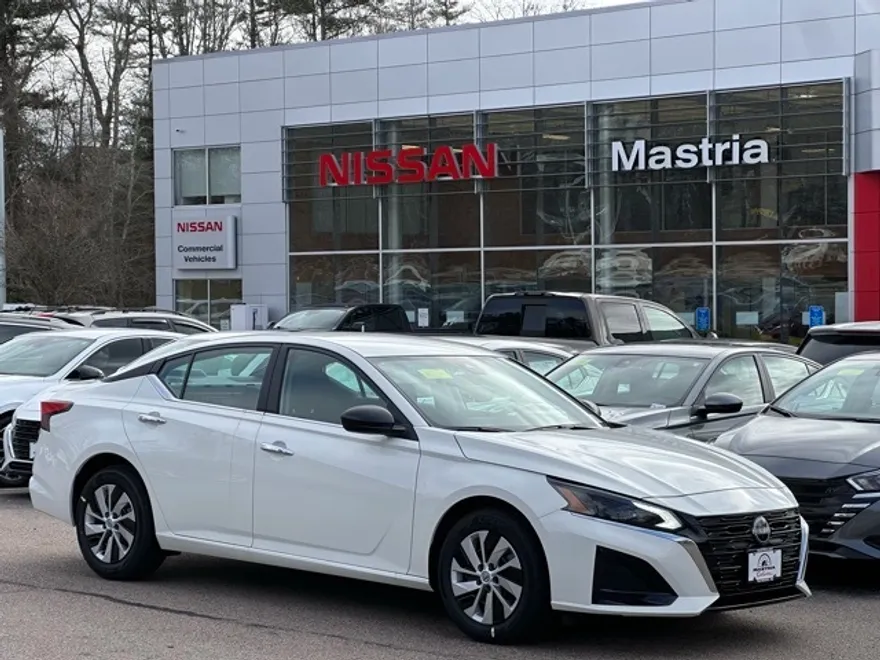 2025 Nissan Altima S photo 1