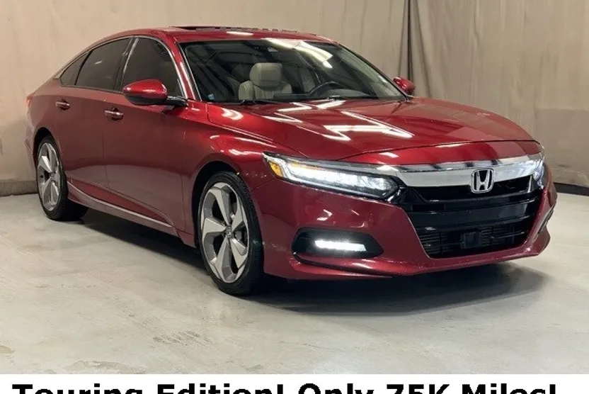 2019 Honda Accord Touring 2.0T photo 1