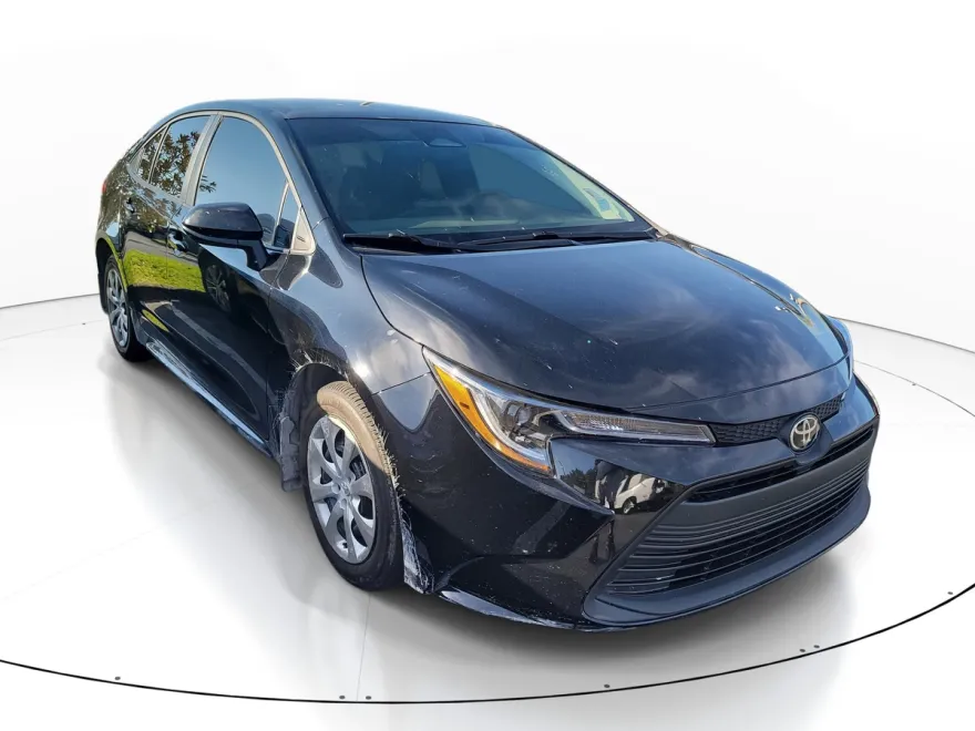 2025 Toyota Corolla LE photo 1