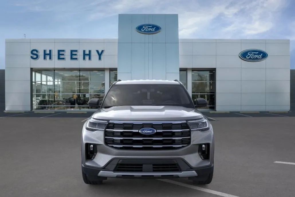 2025 Ford Explorer photo 1