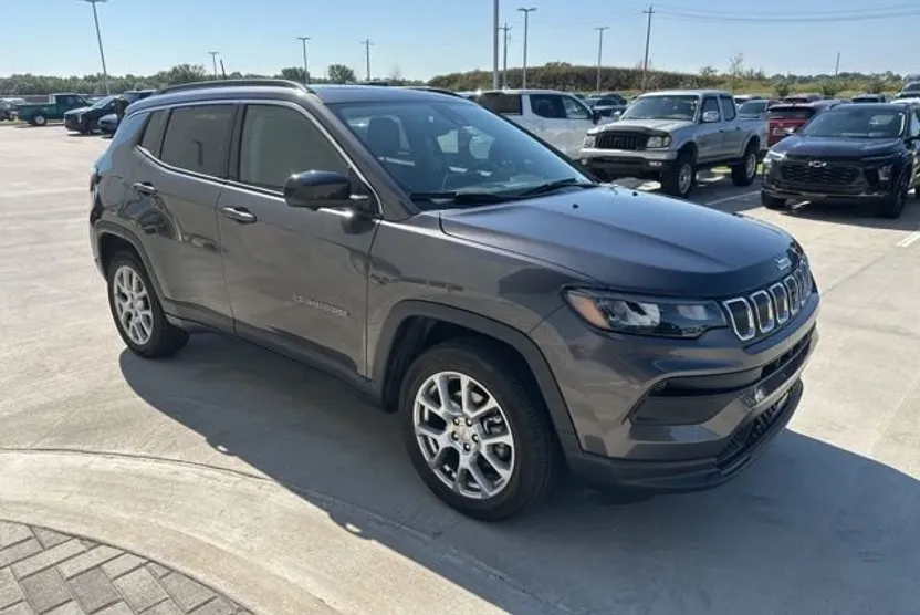2022 Jeep Compass Latitude Lux Altitude photo 1