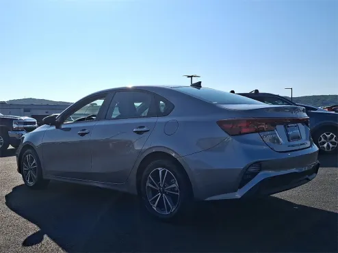 2024 Kia Forte LXS photo 4