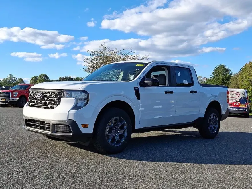 2025 Ford Maverick XLT photo 1