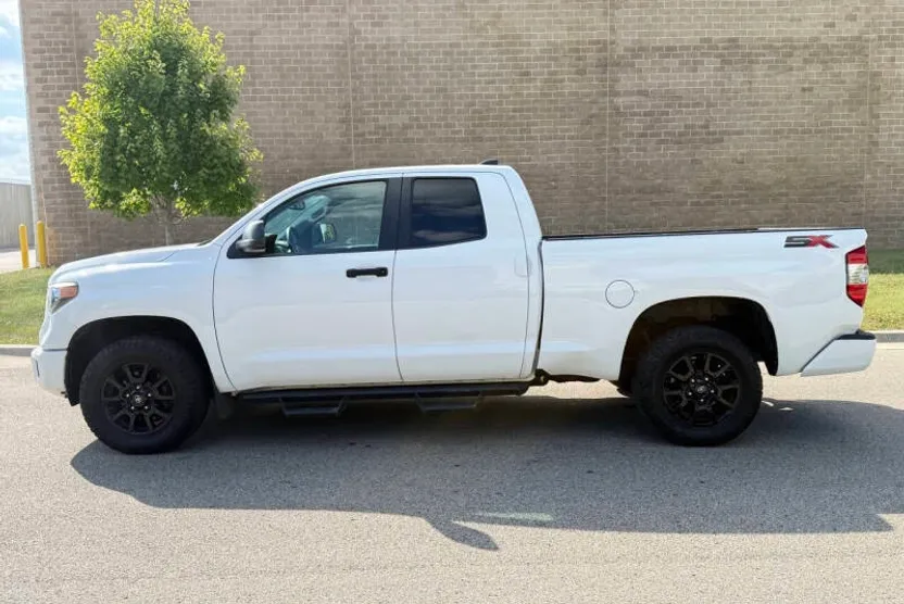 2020 Toyota Tundra SR5 Grade photo 1