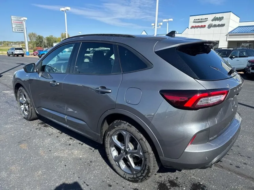 2023 Ford Escape ST-Line Select photo 1