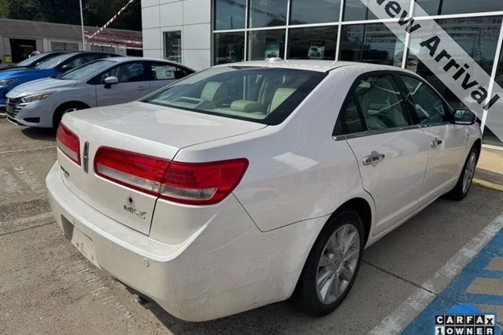 2011 Lincoln MKZ Base photo 1