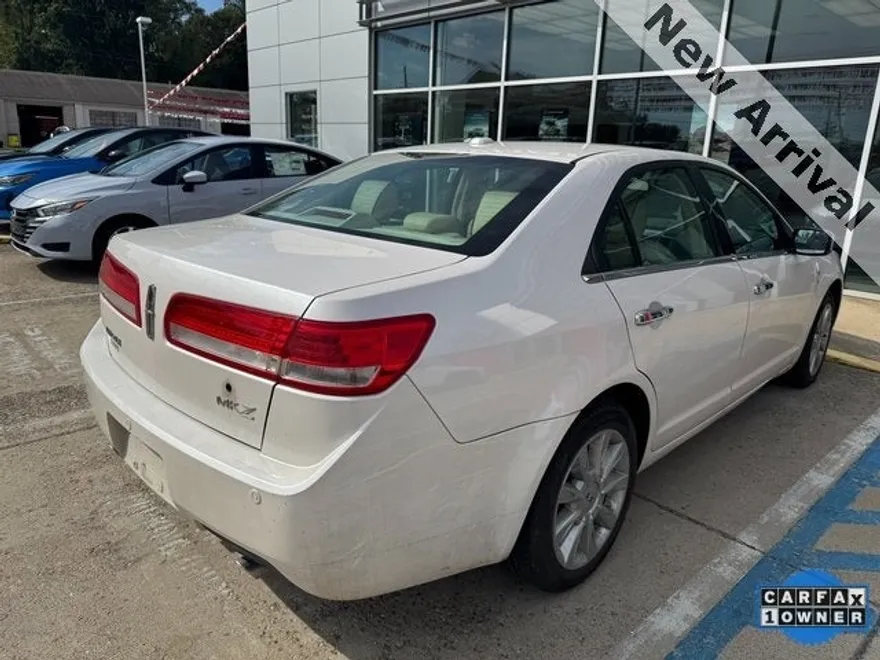 2011 Lincoln MKZ Base photo 1