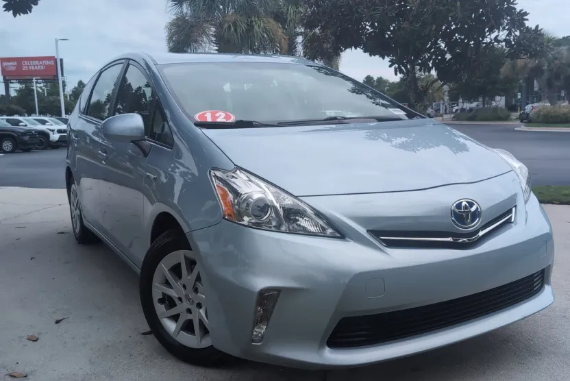 2012 Toyota Prius V Two photo 1
