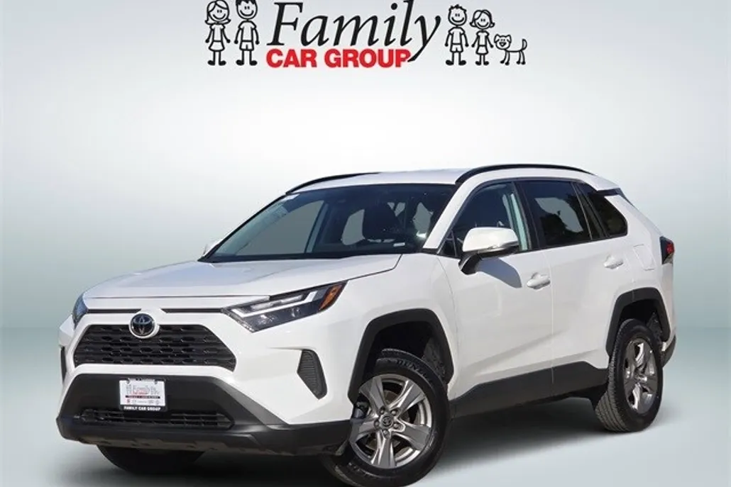 2024 Toyota RAV4 XLE photo 1