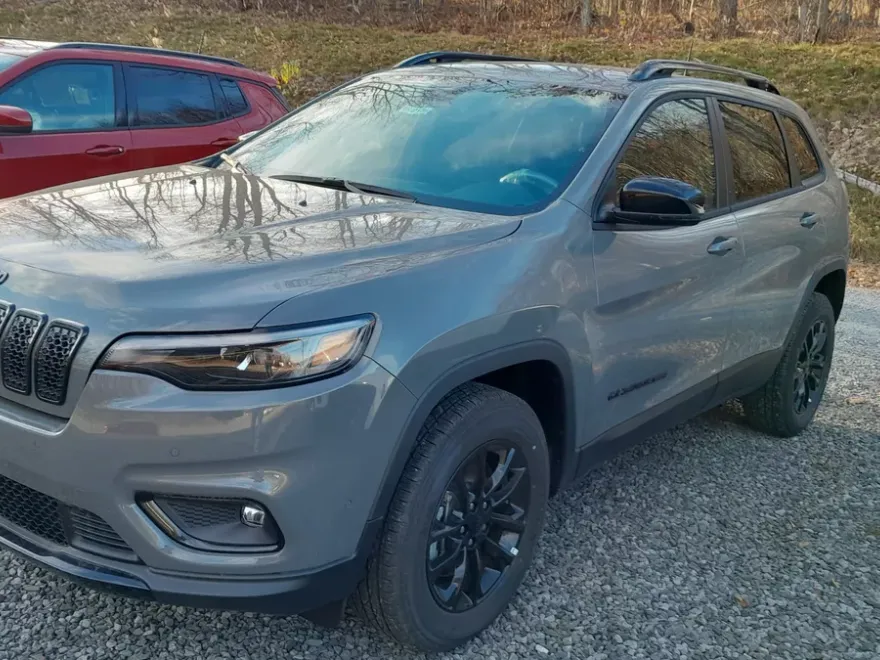 2023 Jeep Cherokee Altitude Lux photo 1