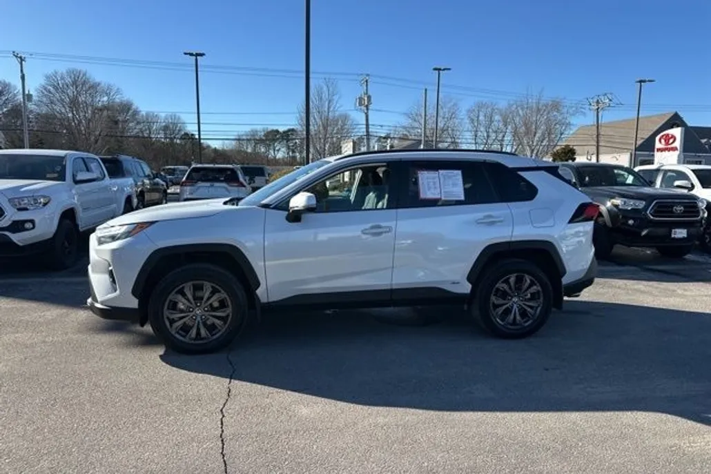 2024 Toyota RAV4 Hybrid XLE Premium photo 1