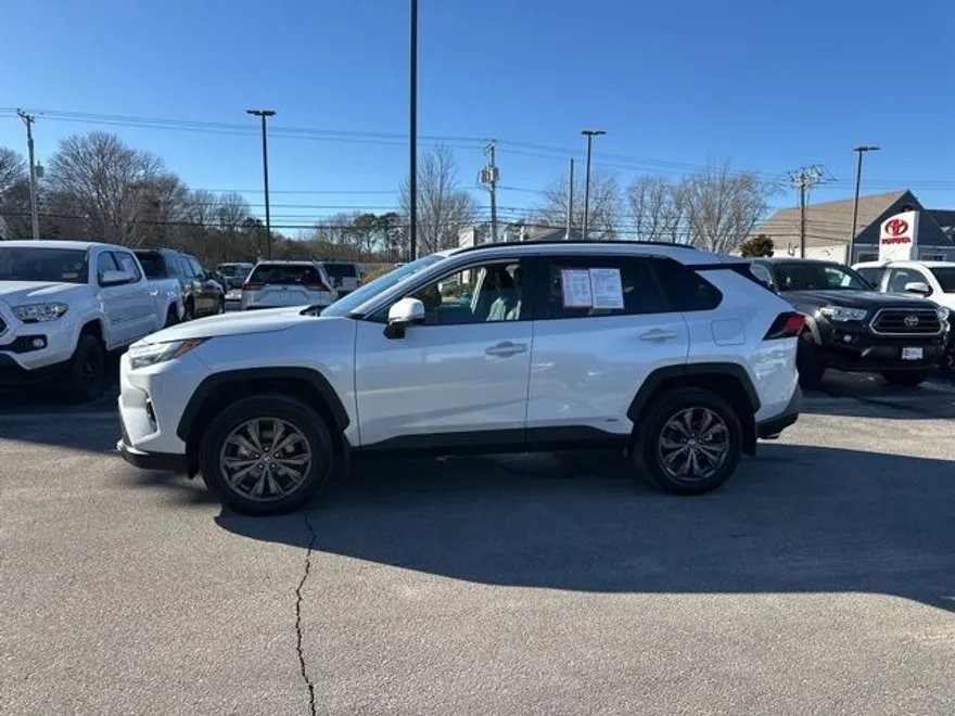 2024 Toyota RAV4 Hybrid XLE Premium photo 1