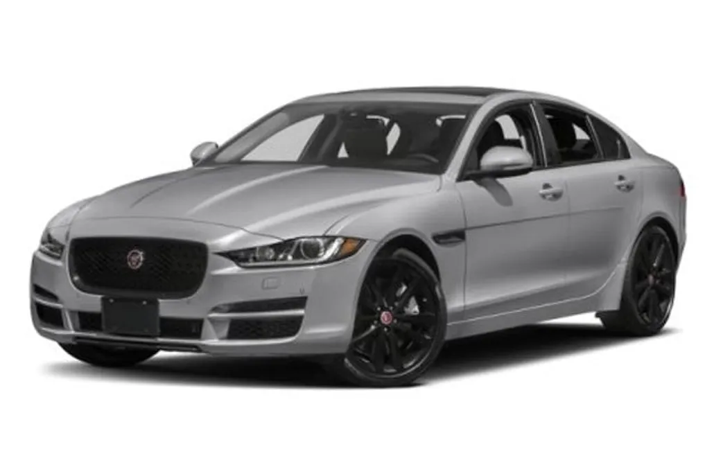 2017 Jaguar XE Premium photo 1