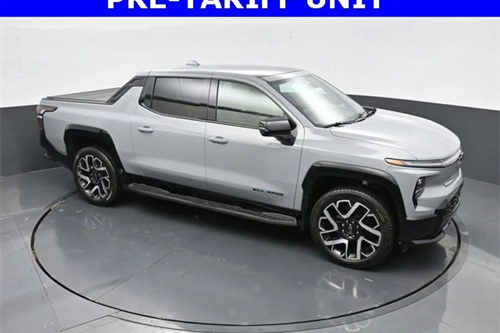 2025 Chevrolet Silverado EV RST photo 1