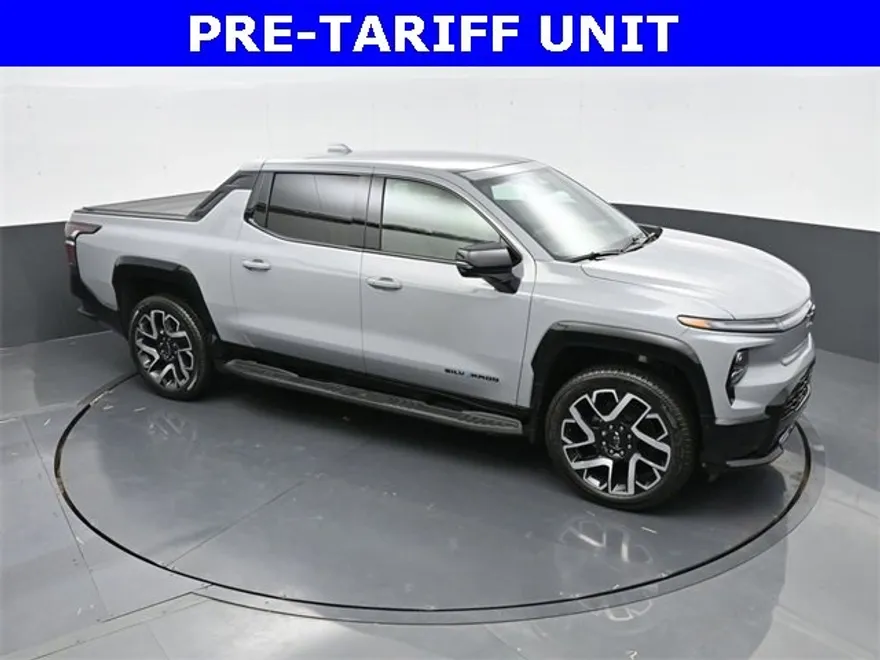 2025 Chevrolet Silverado EV RST photo 1