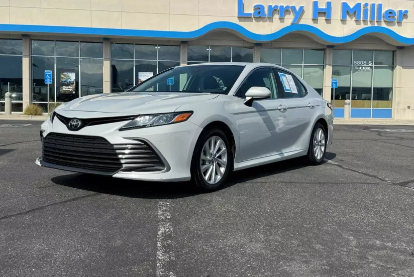 2024 Toyota Camry LE photo 1