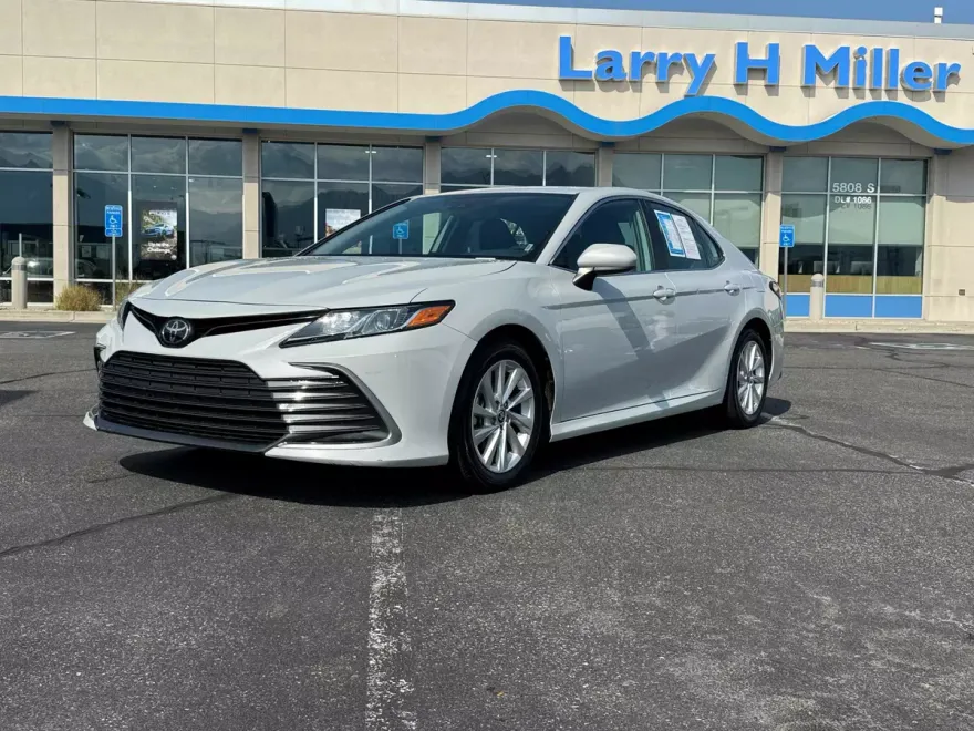 2024 Toyota Camry LE photo 1