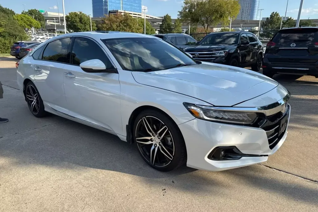 2021 Honda Accord Touring 2.0T photo 1