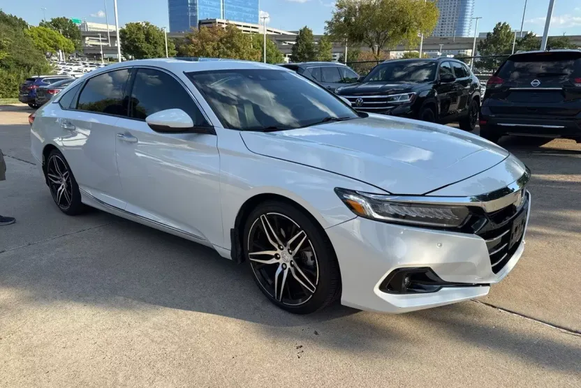 2021 Honda Accord Touring 2.0T photo 1