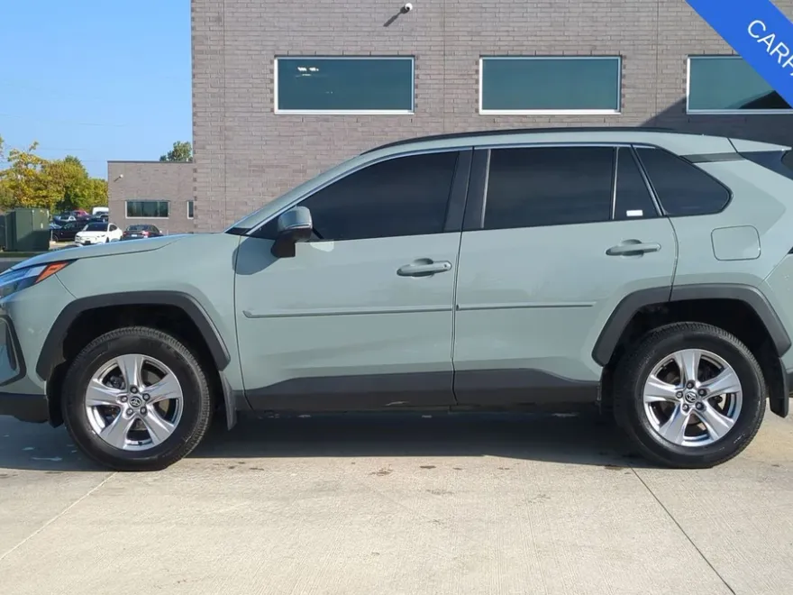 2023 Toyota RAV4 XLE photo 1