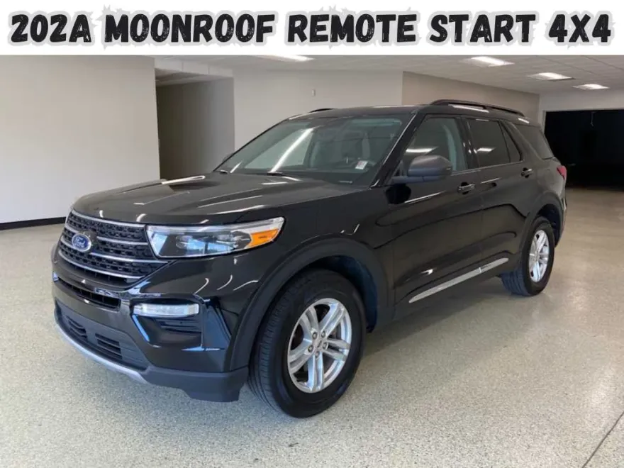 2023 Ford Explorer XLT photo 1