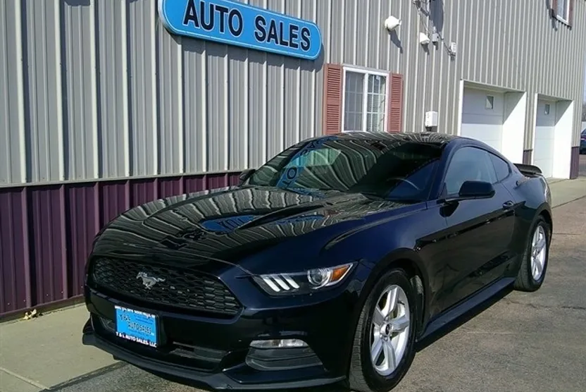2017 Ford Mustang V6 photo 1