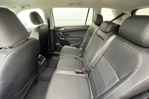 2021 Volkswagen Tiguan SE photo 2