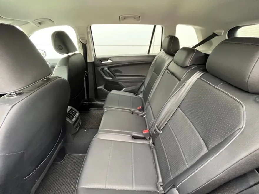 2021 Volkswagen Tiguan SE photo 2