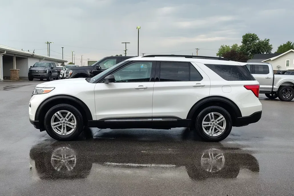 2021 Ford Explorer XLT photo 1