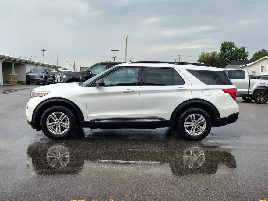 2021 Ford Explorer XLT photo 1