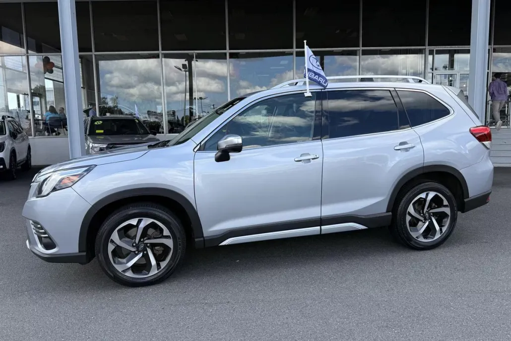 2022 Subaru Forester Touring photo 1