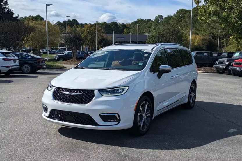 2026 Chrysler Pacifica Pinnacle photo 1
