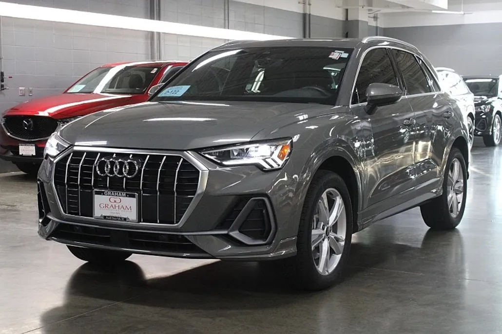 2024 Audi Q3 S line Premium Plus photo 1