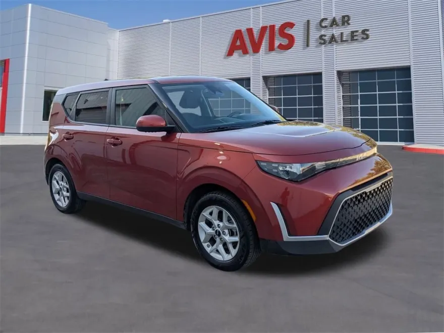 2024 Kia Soul LX photo 2
