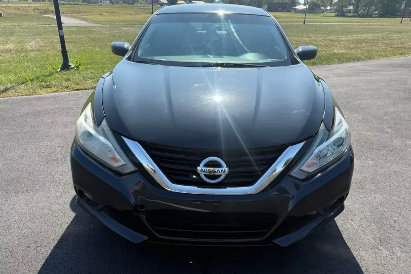 2016 Nissan Altima 2.5 SV photo 1