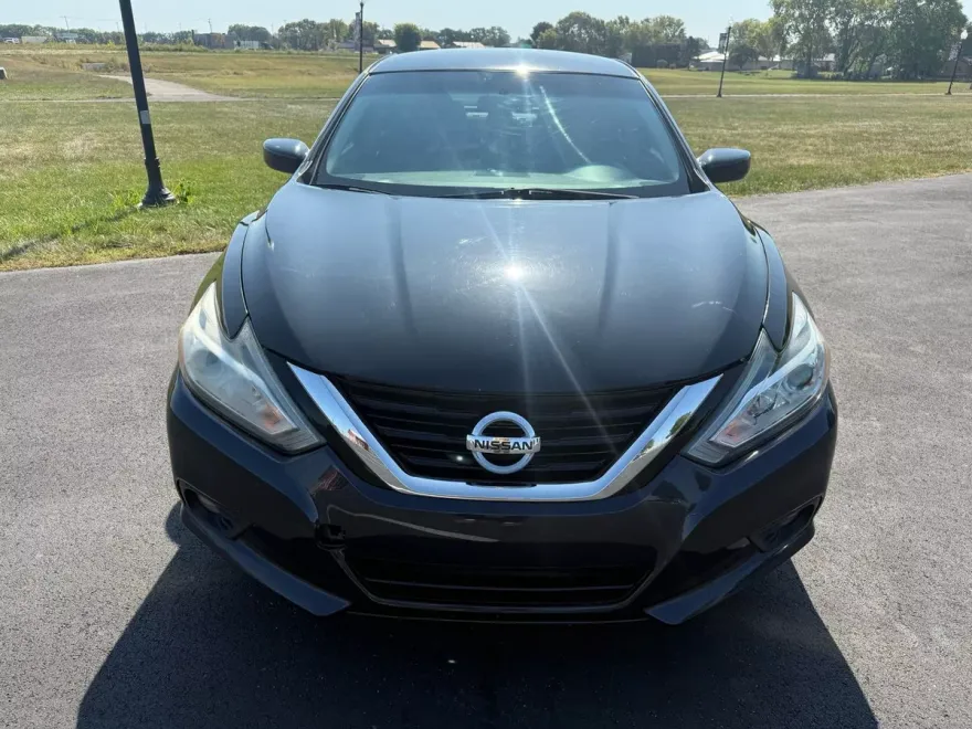 2016 Nissan Altima 2.5 SV photo 1
