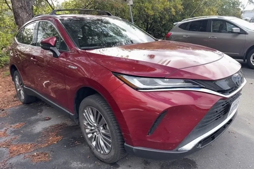 2021 Toyota Venza LE photo 1
