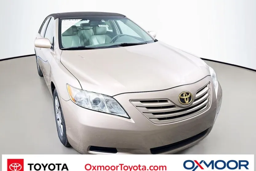 2009 Toyota Camry LE photo 1