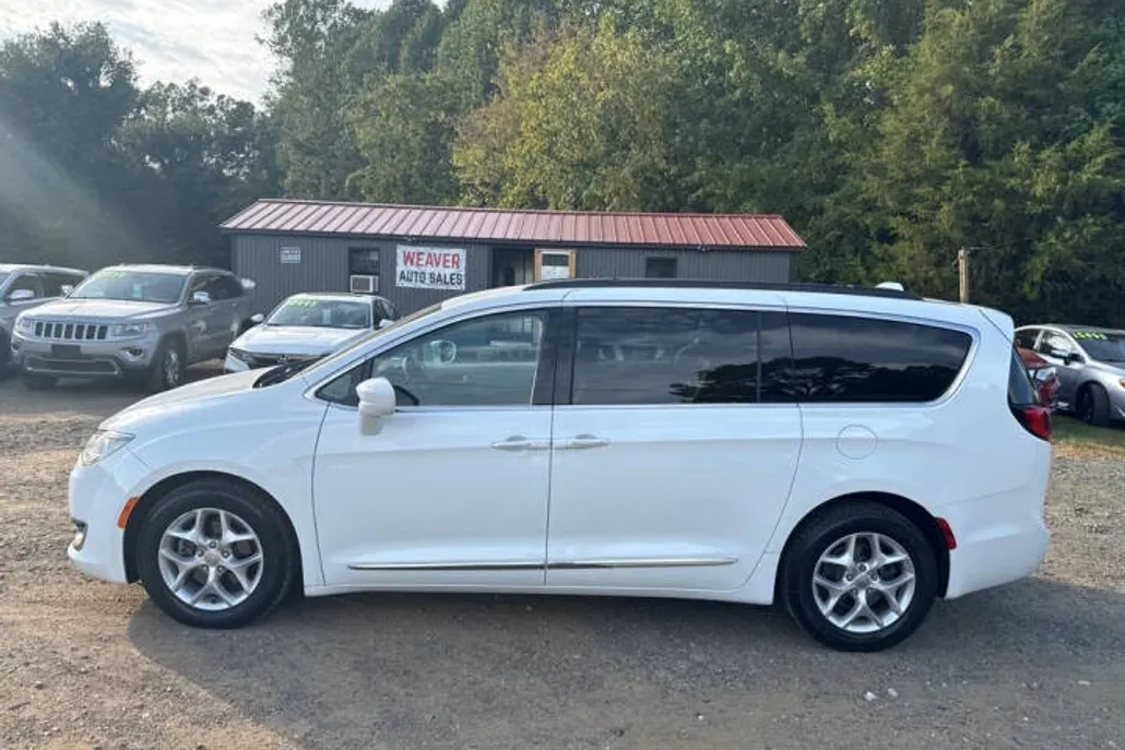 2017 Chrysler Pacifica Touring Plus photo 1